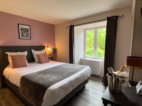 Standard Double Room | Free WiFi, bed sheets