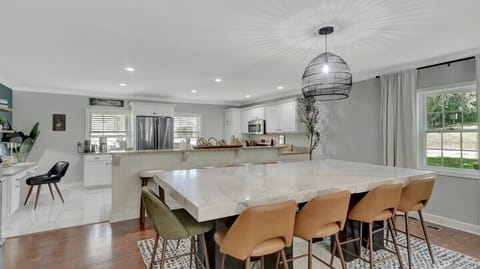 Comfortable table seating