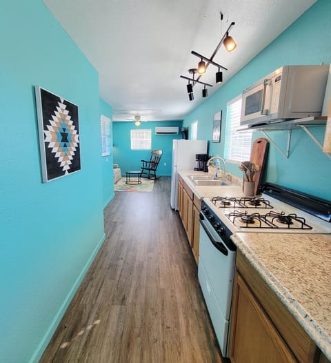 "Hannah’s place was very clean. The AC worked amazing! Overall very pleasant stay."