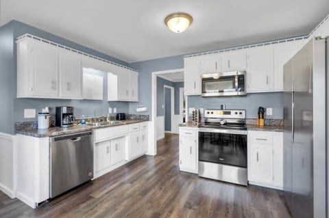 Got a bigger group, pets, or gear? This Big and Bright house offers plenty of space for all needs. We have 1600 square feet of top tier accommodation for all needs. Our 3 bedroom 3 bath house is big enough to keep your team comfortable.