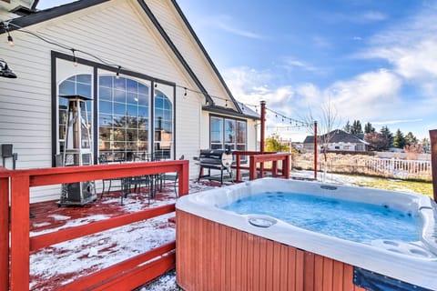Klamath Falls Vacation Rental | 4BR | 2BA | 2 Steps to Access | 2,700 Sq Ft