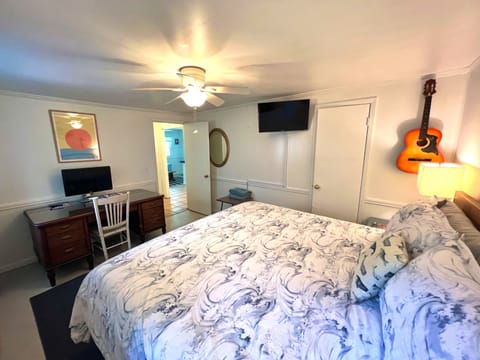 King bed, Tempur-Pedic mattress