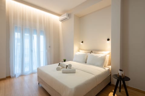 Deluxe Apartment, 2 Bedrooms, 2 Bathrooms | In-room safe, individually decorated, individually furnished