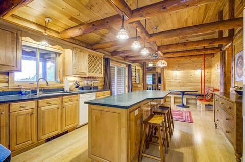 Immerse yourself in the pleasure of preparing meals in a kitchen bathed in natural light.