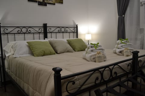 Standard Room | Desk, laptop workspace, free WiFi, bed sheets