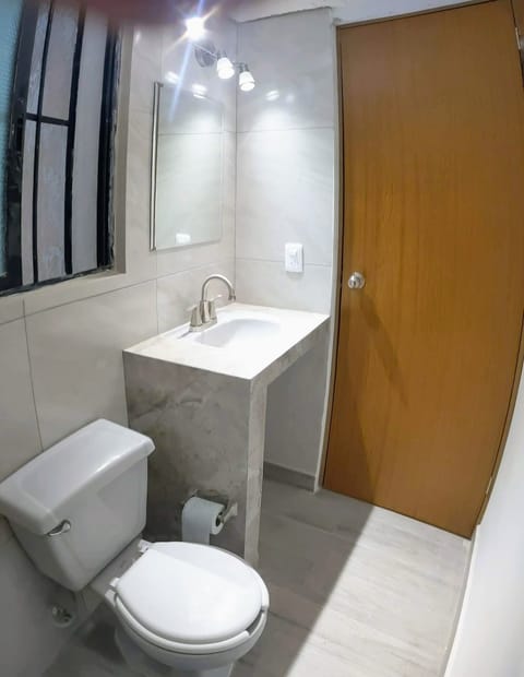 Apartment, 2 Bedrooms, Smoking, Patio | Bathroom