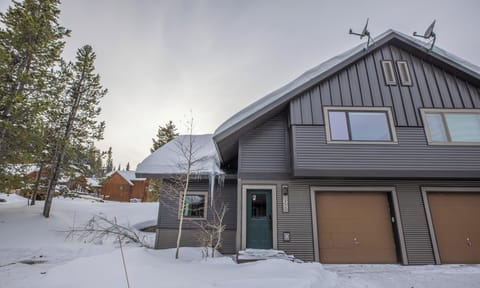 Ski-in/Ski-out Home