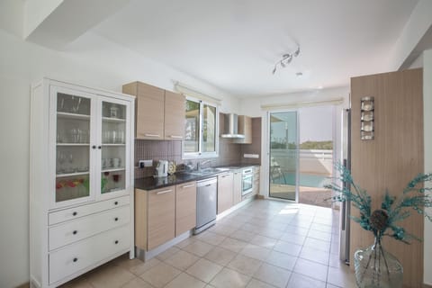 Villa, 3 Bedrooms, Private Pool, Garden View | Private kitchen