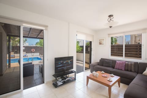 Villa, 3 Bedrooms, Private Pool, Garden View | Living area