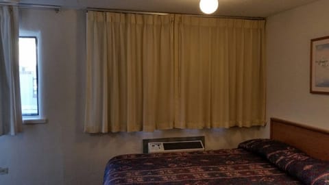 Classic Room | Individually decorated, individually furnished, desk, blackout drapes