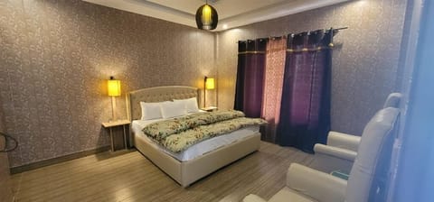 Room | WiFi (free)