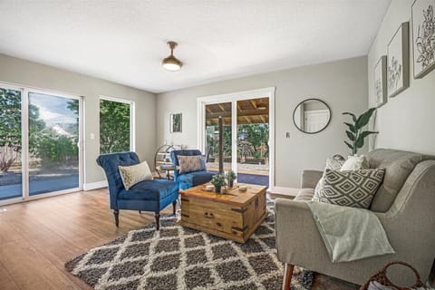 Sitting area right off the kitchen with access to yard and covered patio