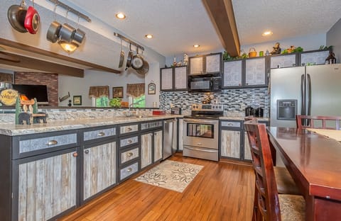 Studio (3 Bedrooms) | Property amenity