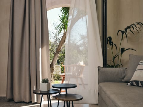 Deluxe Garden View Suite with Private Pool | Hypo-allergenic bedding available, minibar, in-room safe