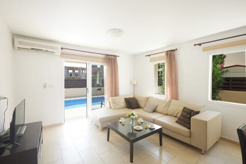 Villa, 3 Bedrooms, Private Pool, Garden View | Living area