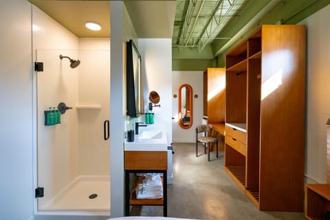 Premium bedding, in-room safe, desk, laptop workspace