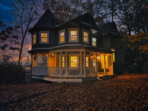 Evening glow — a distinctive Victorian retreat