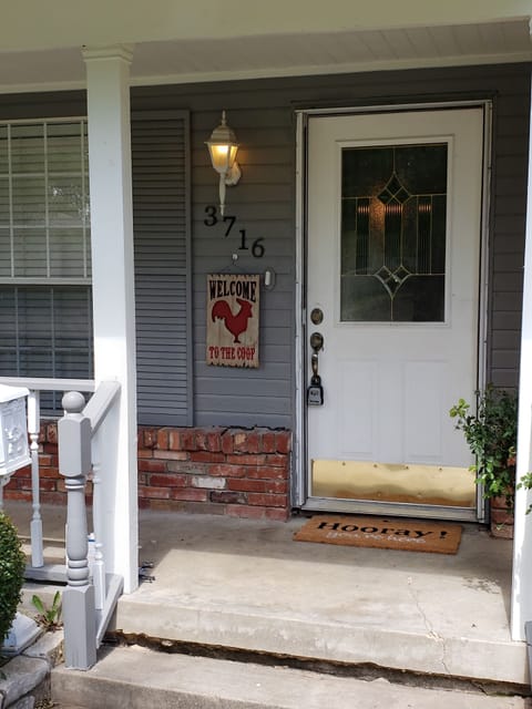 Welcome to the Red Hen!