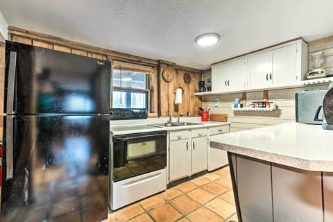 Kitchen | 1st Floor | Dishware & Flatware | Coffee Maker | Blender | Toaster