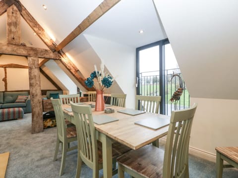 Cottage | Dining