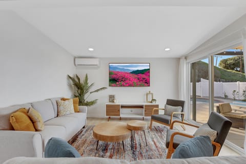 Chic and comfortable – your home away from home starts in the living room