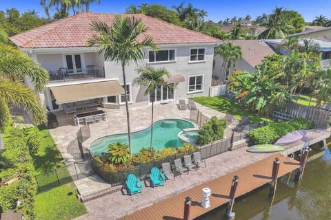 Private pool and waterfront access at this gorgeous villa. Book your unforgettable stay today.
