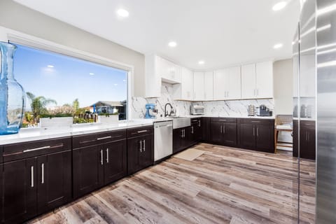 Modern, updated, and spacious kitchen!
