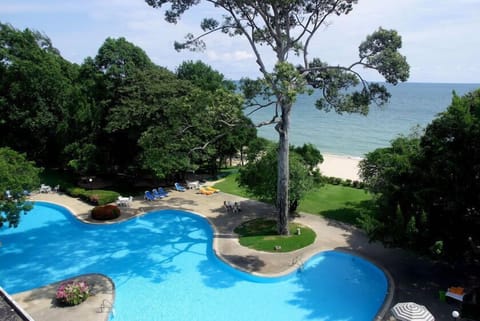 Outdoor pool, pool umbrellas