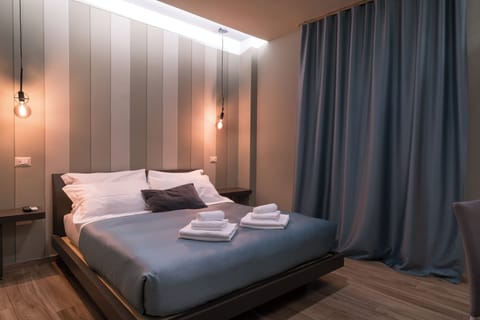 Memory foam beds, minibar, in-room safe, desk