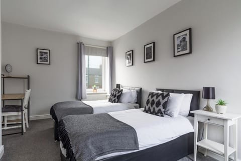 2 bedrooms, iron/ironing board, free WiFi