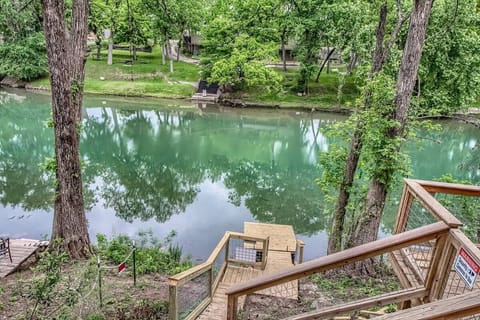 New Steps and floating dock added May of 2024!