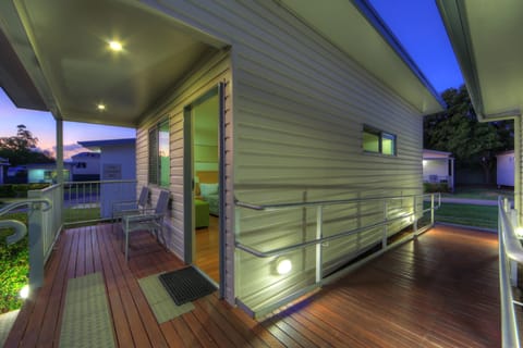 Easy Access/Twin Villa with Kitchenette | Egyptian cotton sheets, premium bedding, desk, soundproofing