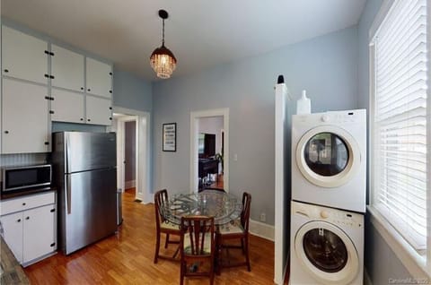 kitchen (view from back door)