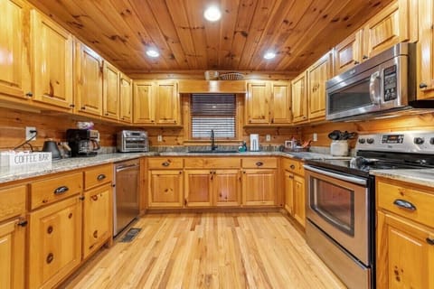 Our fully equipped kitchen has everything you need to prepare and enjoy meals with ease.