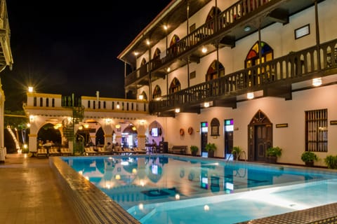 3 outdoor pools, open 8:00 AM to 7:00 PM, sun loungers