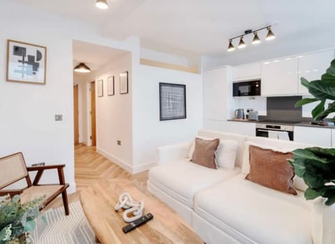 32-inch flat-screen TV with cable channels, TV