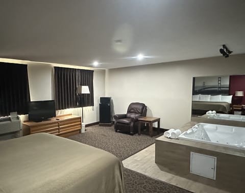 Studio Suite, 1 King Bed, Non Smoking | Living area | 42-inch TV with cable channels