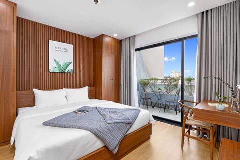 Deluxe Apartment | Premium bedding, in-room safe, blackout drapes, soundproofing
