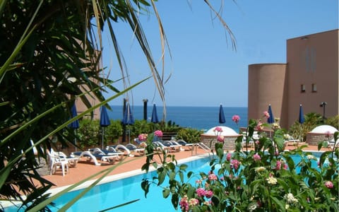 Seasonal outdoor pool, pool umbrellas, sun loungers