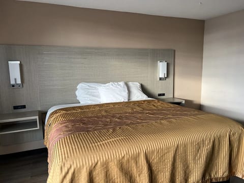 In-room safe, desk, laptop workspace, iron/ironing board