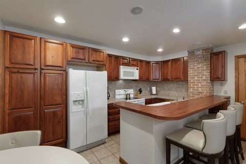 Fully stocked kitchen.  Quality kitchen items for all your cooking needs. 