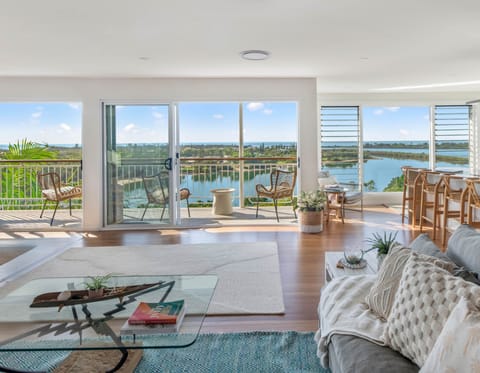 The kind of lounge room where the view becomes part of the room. 🌊