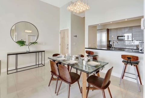 Elegance in Every Seat: A Beautiful Dining Area for Six