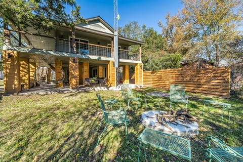 Lots of room to play and relax in the yard, around fire pit and pet friendly 