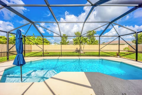 Backyard heated pool with salt water. Solar lights around fence & inside lanai.