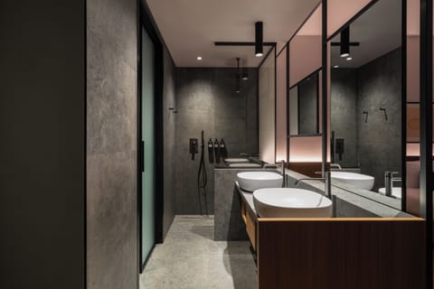 Deluxe Double Room | Bathroom | Shower, rainfall showerhead, designer toiletries, hair dryer