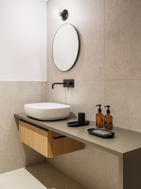 Classic Double Room | Bathroom | Shower, rainfall showerhead, designer toiletries, hair dryer