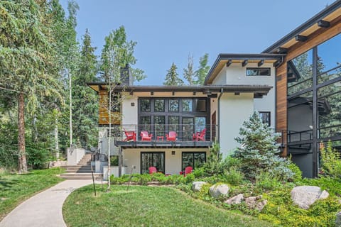 Discover our Vail Valley Chalet, a luxurious duplex (B) with stunning mountain views. Enjoy a cozy living area, modern kitchen, and serene outdoor patio. Perfect for families or groups seeking adventure and relaxation in the heart of nature!