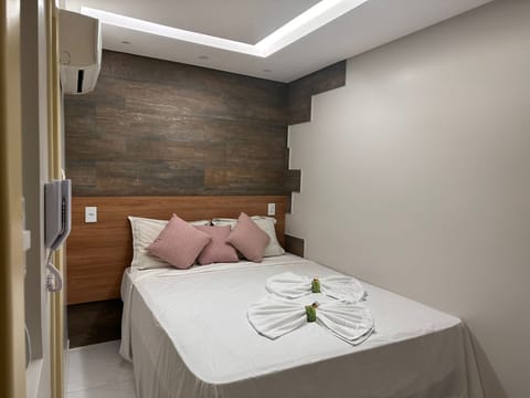 Comfort Double Room, 1 King Bed | Premium bedding, pillowtop beds, individually decorated, desk