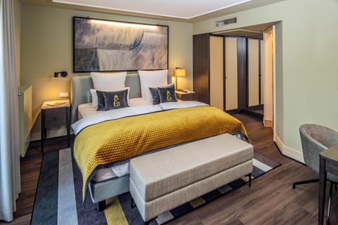 Family Apartment | Hypo-allergenic bedding, minibar, in-room safe, individually decorated